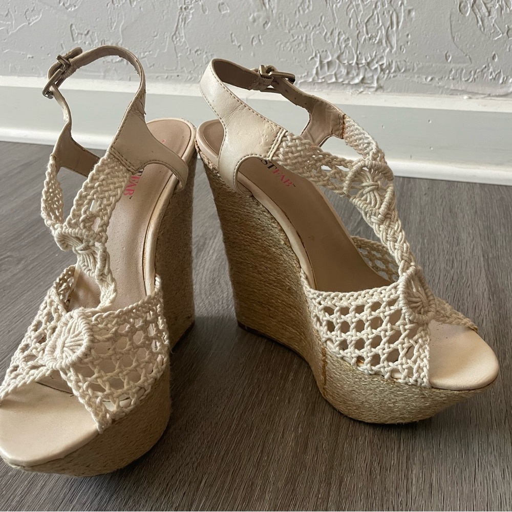 Shoe Dazzle Cream Crochet Wedge Sandals